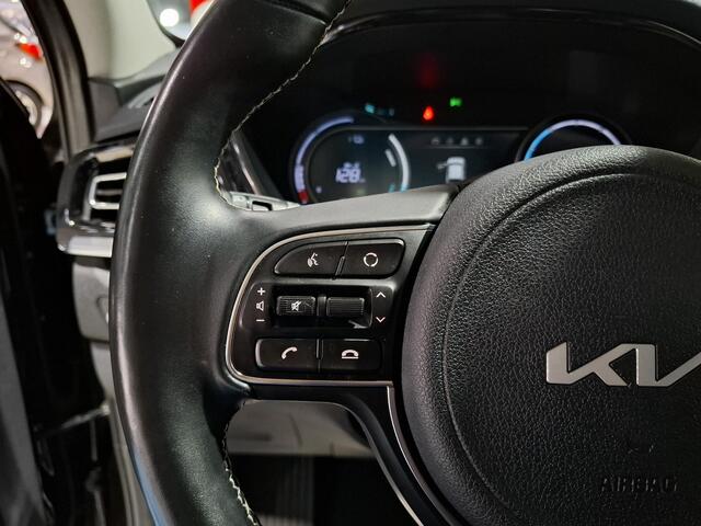KIA e-Niro DynamicPlusLine 64 kWh SOH 100% Stoel en Stuur verwarming, Schuif kantel dak, Apple Carplay/Android Auto, Navigatie, Camera.