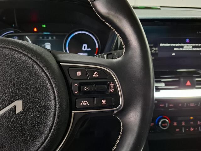 KIA e-Niro DynamicPlusLine 64 kWh SOH 100% Stoel en Stuur verwarming, Schuif kantel dak, Apple Carplay/Android Auto, Navigatie, Camera.