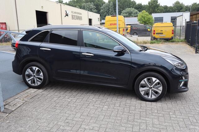 KIA e-Niro DynamicPlusLine 64 kWh Panoramadak/Stoelverwarming/stuurverwarming/Lane assist/Apple carplay/Achteruitrijcamera/DAB radio/Cruise control/Navigatie