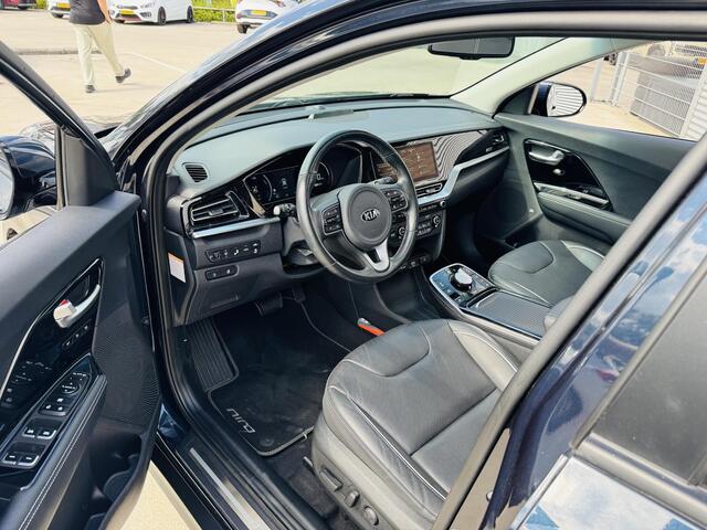 KIA e-Niro ExecutiveLine 64 kWh SOH 100% | Sunroof | Privacyglass | Keyless | Stoel& Stuurverw. | BTW auto