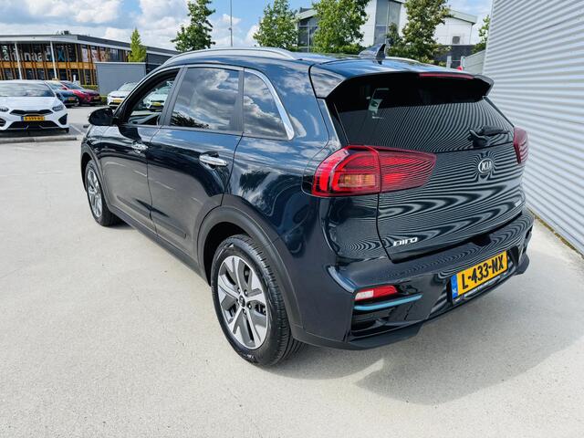 KIA e-Niro ExecutiveLine 64 kWh SOH 100% | Sunroof | Privacyglass | Keyless | Stoel& Stuurverw. | BTW auto