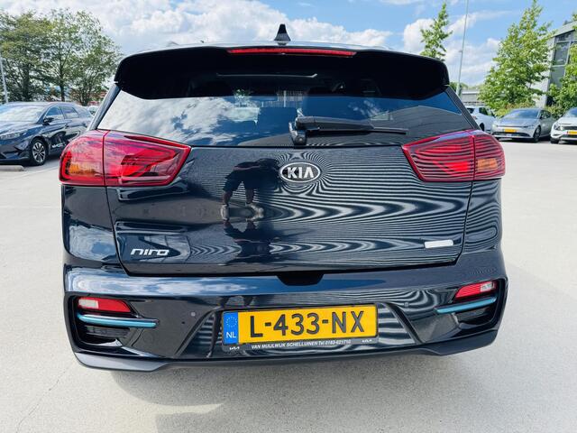 KIA e-Niro ExecutiveLine 64 kWh SOH 100% | Sunroof | Privacyglass | Keyless | Stoel& Stuurverw. | BTW auto