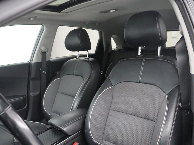 KIA e-Niro DynamicPlusLine 64 kWh | SOH 95,4% | Panoramadak | Half leder | Adaptive cruise | Stuur/stoel verwarming | Navigatie | Carplay | Camera | Park assist | Climate control