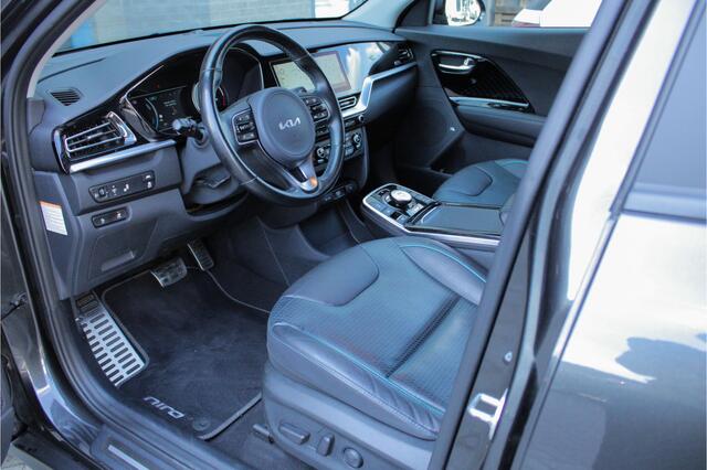 KIA e-Niro ExecutiveLine 64 kWh |100% SoH|warmptepomp|trekhaak|dealer onderhouden|leder|elektrische stoelen|