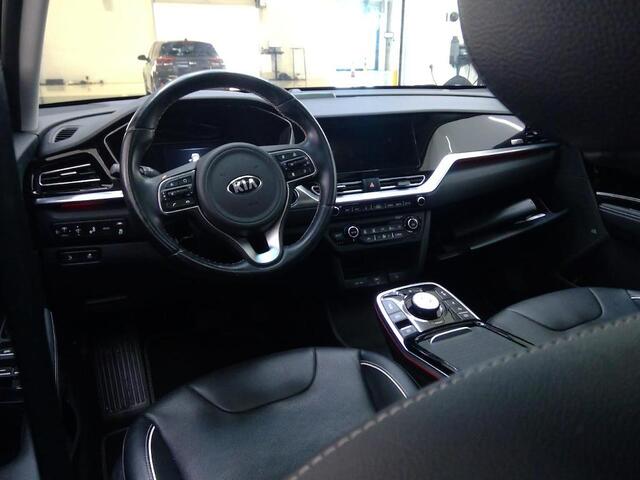 KIA e-Niro EXECUTIVELINE 64 kWh (100% SOH) I SCHUIF/KANTELDAK I STOELVERWARMING I APPLE CARPLAY I PREMIUM AUDIO