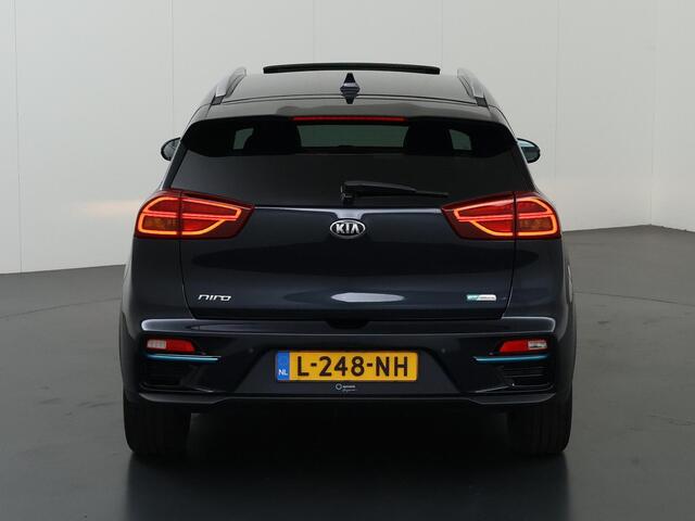 KIA e-Niro ExecutiveLine 64 kWh | SOH 94% | Schuif/Kanteldak | El.verstelbare stoelen + geheugen | Navigatie | Camera | Apple CarPlay/Android Auto | Stoelverwarming + koeling | JBL Audio | Trekhaak |