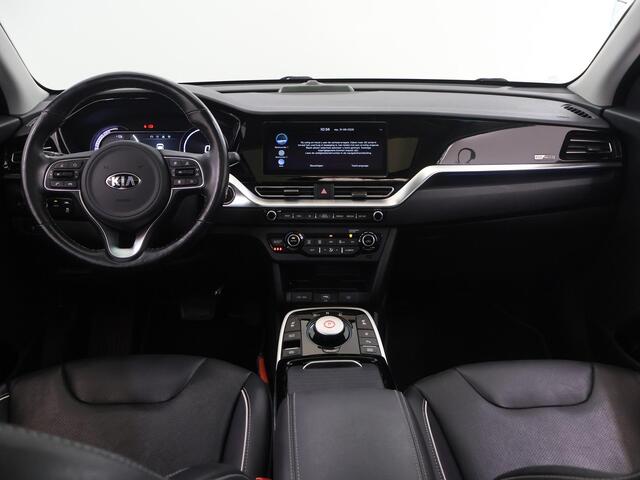 KIA e-Niro ExecutiveLine 64 kWh | SOH 94% | Schuif/Kanteldak | El.verstelbare stoelen + geheugen | Navigatie | Camera | Apple CarPlay/Android Auto | Stoelverwarming + koeling | JBL Audio | Trekhaak |
