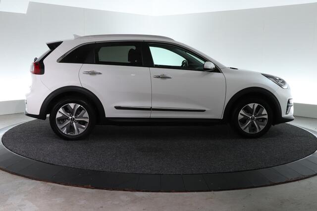 KIA e-Niro ExecutiveLine 64 kWh | SOH 100% | 4 NIEUWE ALL SEASONS |
