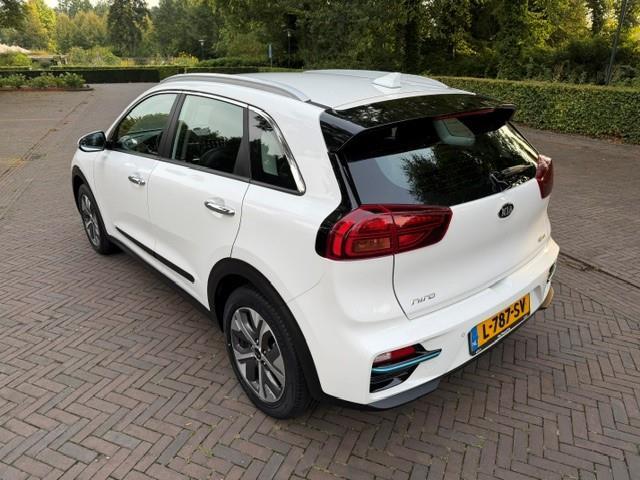 KIA e-Niro Dynamicline 64kWh SOH 100% Warmtepomp/Acarplay/Navi/Halfleer/Led/Fabrieksgarantie