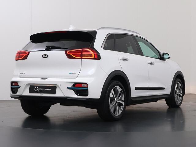 KIA e-Niro ExecutiveLine 64 kWh | Schuif/kanteldak | Lederen Interieur | Navigatie | El.verstelbare stoel + Geheugen | Camera | DAB | Apple CarPlay/Android Auto | Stoel/stuurverwarming | Stoelkoeling | Adaptieve Cruise Control | JBL Audio |
