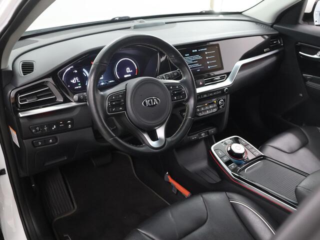KIA e-Niro ExecutiveLine 64 kWh | Schuif/kanteldak | Lederen Interieur | Navigatie | El.verstelbare stoel + Geheugen | Camera | DAB | Apple CarPlay/Android Auto | Stoel/stuurverwarming | Stoelkoeling | Adaptieve Cruise Control | JBL Audio |