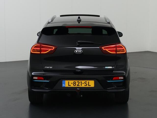 KIA e-Niro DynamicPlusLine 64 kWh | Trekhaak | Schuif/kantel dak | Stoel/Stuurverwarming | Achteruitrijcamera | Adaptieve Cruise Control |