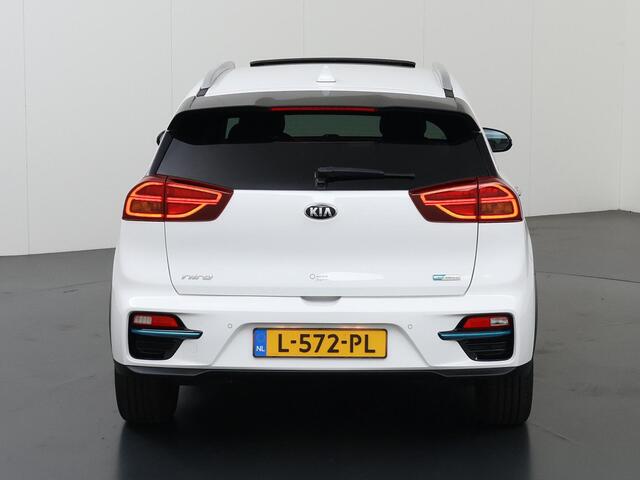 KIA e-Niro ExecutiveLine 64 kWh | Schuif/kantel dak | Stoel/Stuurverwarming | Achteruitrijcamera | Adaptieve Cruise Control |