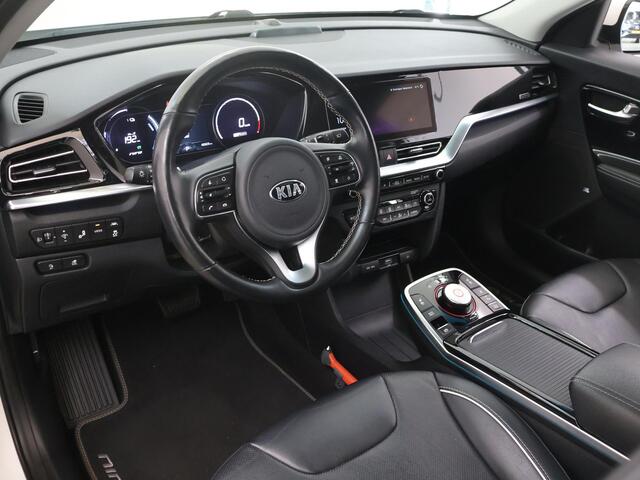 KIA e-Niro ExecutiveLine 64 kWh | Schuif/kantel dak | Stoel/Stuurverwarming | Achteruitrijcamera | Adaptieve Cruise Control |