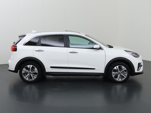 KIA e-Niro DynamicPlusLine 64 kWh | Trekhaak | Schuif/kantel dak | Stoel/Stuurverwarming | Achteruitrijcamera | Adaptieve Cruise Control |