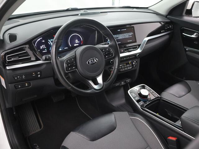 KIA e-Niro DynamicPlusLine 64 kWh | Trekhaak | Schuif/kantel dak | Stoel/Stuurverwarming | Achteruitrijcamera | Adaptieve Cruise Control |
