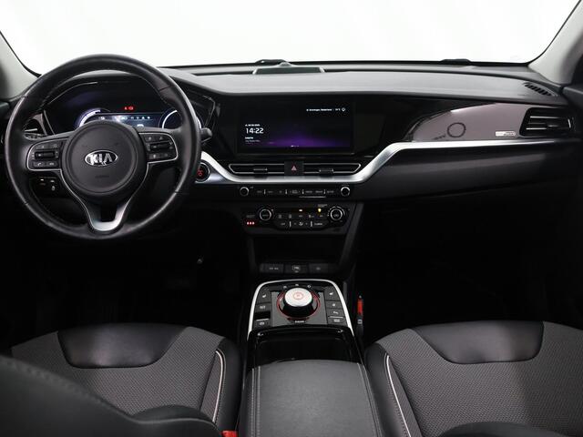 KIA e-Niro DynamicPlusLine 64 kWh | Trekhaak | Schuif/kantel dak | Stoel/Stuurverwarming | Achteruitrijcamera | Adaptieve Cruise Control |