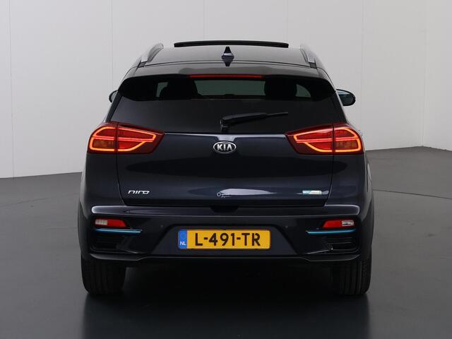 KIA e-Niro ExecutiveLine 64 kWh | Schuifdak | Stoel/Stuurverwarming | Adaptieve Cruise Control | Leder | JBL Audio | Achteruitrijcamera | Memory seats |