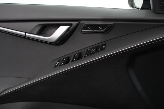 KIA e-Niro EV DynamicPlusLine 64.8 kWh Navigatie Half Leder Schuif-kantel dak Elektrische bedienbare achterklep DAB Led Camera
