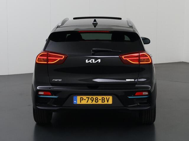 KIA e-Niro ExecutiveLine 64 kWh | Schuif/Kanteldak | Lederen Interieur | Ele,verstelbare stoelen | Apple CarPlay/Android Auto | Camera | DAB | Stoelverwarming/Koeling | Stuurverwarming | Adaptieve Cruise Control |