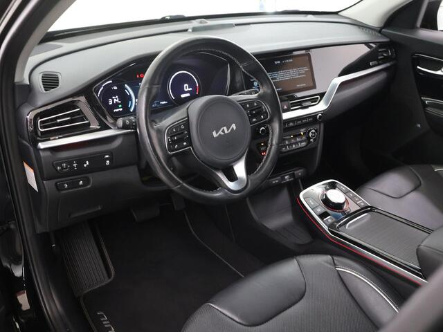 KIA e-Niro ExecutiveLine 64 kWh | Schuif/Kanteldak | Lederen Interieur | Ele,verstelbare stoelen | Apple CarPlay/Android Auto | Camera | DAB | Stoelverwarming/Koeling | Stuurverwarming | Adaptieve Cruise Control |