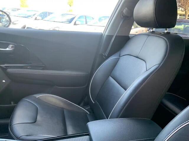 KIA e-Niro ExecutiveLine 64 kWh | Stoel en stuurverwarming | Navigatie | PDC voor en achter | Achteruitrijcamera |