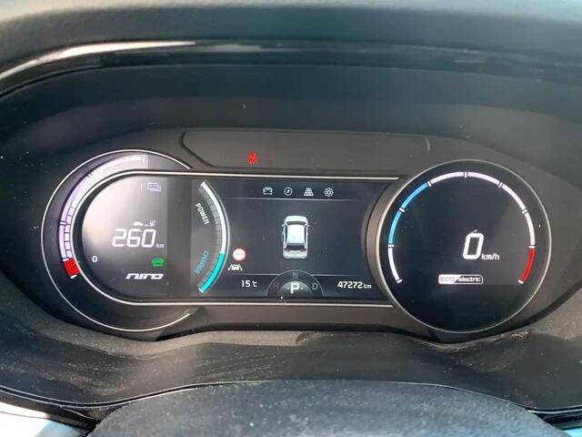 KIA e-Niro ExecutiveLine 64 kWh | Stoel en stuurverwarming | Navigatie | PDC voor en achter | Achteruitrijcamera |