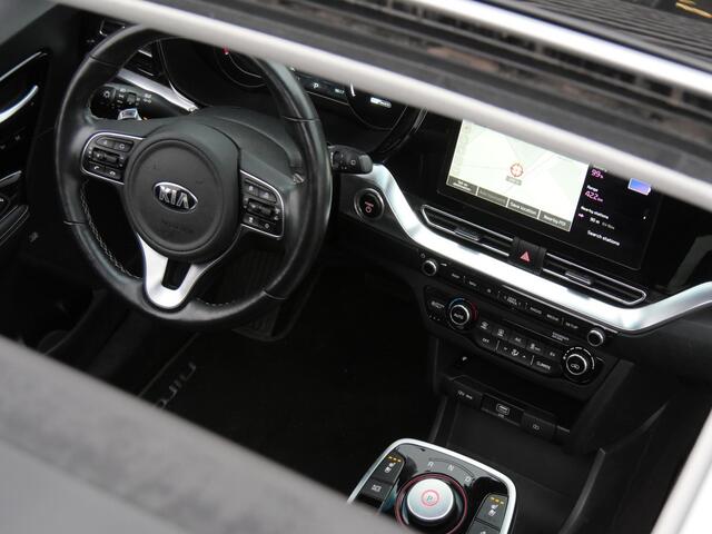 KIA e-Niro 64kWh EXECUTIVELINE/ SCHUIFDAK/ TREKHAAK/ LEER/ SOH 96%