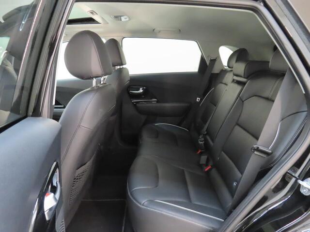 KIA e-Niro ExecutiveLine 64 kWh | SOH 98,1 % | Lederen Interieur | Schuif - Kantel Dak | Navigatie | Dealer onderhouden |