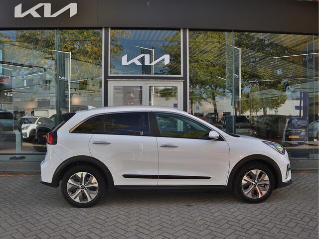 KIA e-Niro ExecutiveLine 64 kWh | Leder | Stoelventilatie | JBL | Schuifdak | All-Seasons | tot 10 jaar Garantie! |