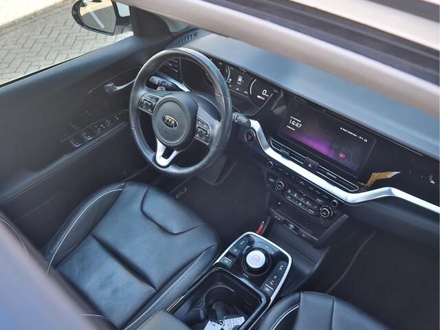 KIA e-Niro ExecutiveLine 64 kWh | Leder | Stoelventilatie | JBL | Schuifdak | All-Seasons | tot 10 jaar Garantie! |