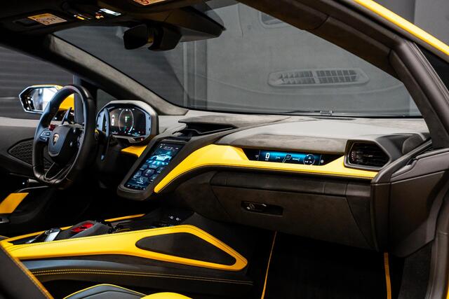 Lamborghini Temerario 4.0 V8 *Giallo Auge / Lift-systeem / Keramisch / Sonus Faber / Passagiersdisplay / Surround-view*