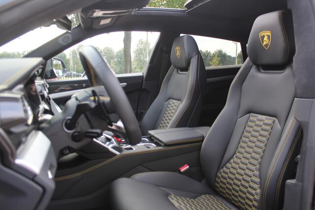 Lamborghini Urus 4.0 V8 / NL Auto! / Full Carbon / Keramisch / B&O / Pano / 360Camera / Head-up / 23'' / Stoelventilatie / Massage