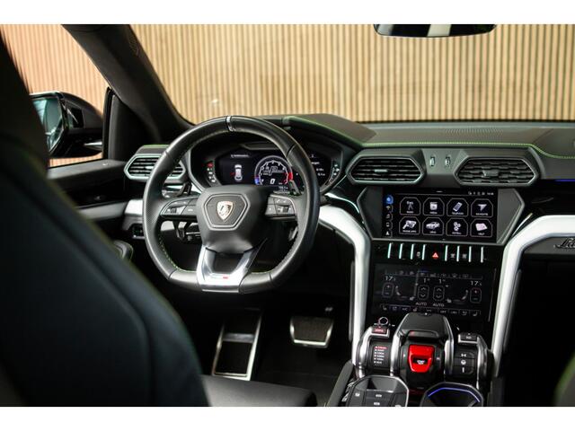 Lamborghini Urus 4.0 V8 HUD Panodak Leer ACC Ceramic Akrapovic Keyless 360 Camera B&O Massage Alcantara hemel Elektr. achterklep Elektr. verstelbare stoelen met memory Afneemb. trekhaak Softclose Achterasbesturing Elektr. verstelbare stuurwiel Navi Stoelverwarming voor & 