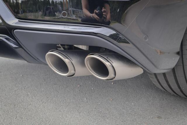 Lamborghini Urus SE 4.0 V8 Hybrid | AKRAPOVIC | ADAPTIVE | TREKHAAK | MASSAGE | STOELVERWARMING & VERKOELING | SUEDE HEMEL | B&O 3D AUDIO |