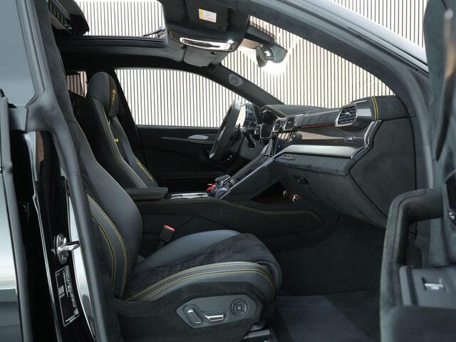 Lamborghini Urus Performante 4.0 666pk V8 |org. NL|Akra|B&O advance|pano|carbon|rear seat ent.|massage|full alcantara|head-up|blind spot|360 camera|23" LMV|