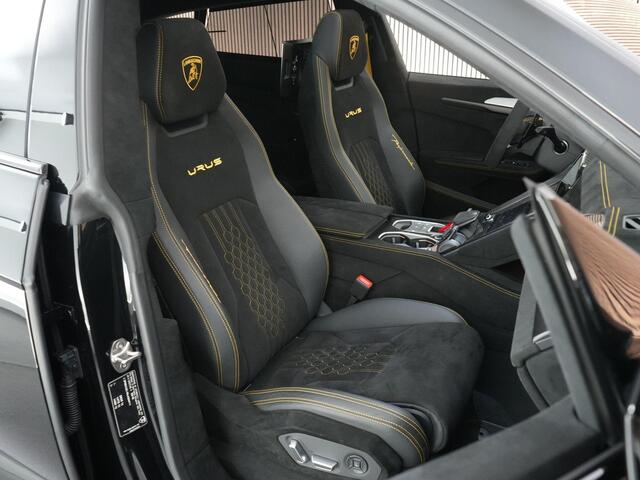 Lamborghini Urus Performante 4.0 666pk V8 |org. NL|Akra|B&O advance|pano|carbon|rear seat ent.|massage|full alcantara|head-up|blind spot|360 camera|23" LMV|