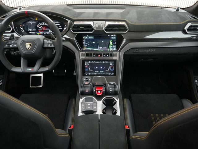Lamborghini Urus Performante 4.0 666pk V8 |org. NL|Akra|B&O advance|pano|carbon|rear seat ent.|massage|full alcantara|head-up|blind spot|360 camera|23" LMV|