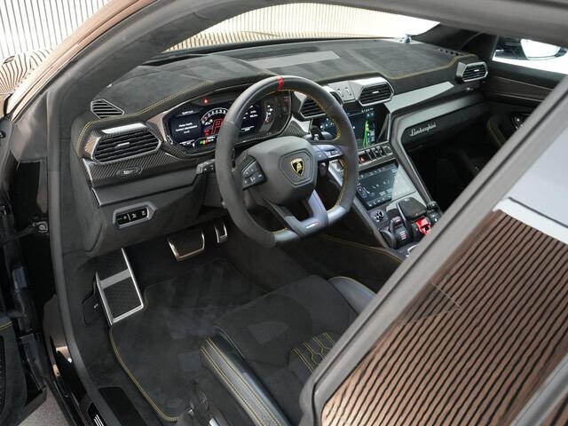 Lamborghini Urus Performante 4.0 666pk V8 |org. NL|Akra|B&O advance|pano|carbon|rear seat ent.|massage|full alcantara|head-up|blind spot|360 camera|23" LMV|