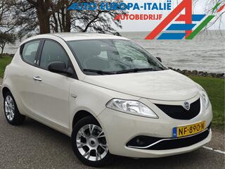 lancia-ypsilon-0.9-twinair-opening-