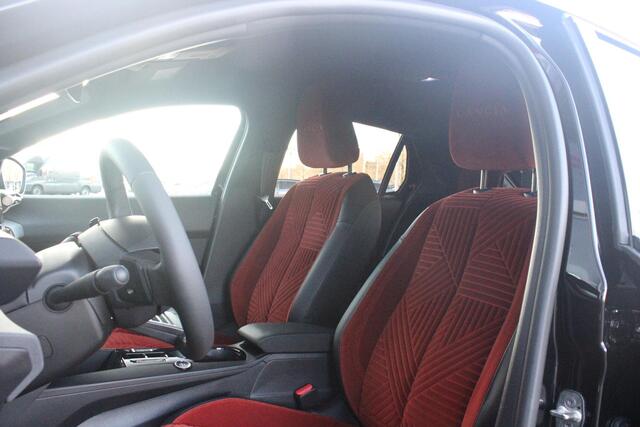 Lancia YPSILON 1.2 110PK Turbo Hybrid LX | CAMERA VOOR/ ACHTER | ELEKTRISCH VERSTELBARE BESTUURDERSSTOEL | VELOURS BEKLEDING | STOEL VERWARMING | MASSAGEFUNCTIE BESTUURDERSSTOEL | DRAADLOOS APPLE CARPLAY / ANDROID AUTO | DRAADLOZE TELEFOONLADER | DODEHOEK DETECTIE | CL