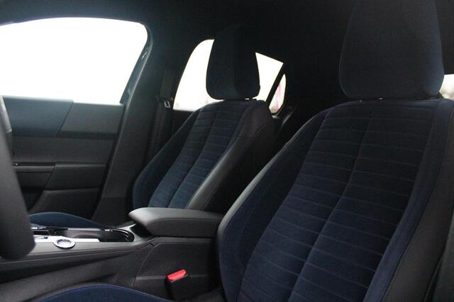 Lancia YPSILON EDIZIONE CASSINA LIMITATA 156PK 51 kWh | WARMTEPOMP! | 3-FASE! | DRAADLOOS APPLE CARPLAY/ANDROID AUTO | DRAADLOOS TELEFOONLADER | CAMERA VOOR + ACHTER | KEYLESS ENTRY/START | DODEHOEK DETECTIE | ELEKTRISCH BEDIENBARE BESTUUDERSSTOEL MET MASSAGE FUNCTIE | 