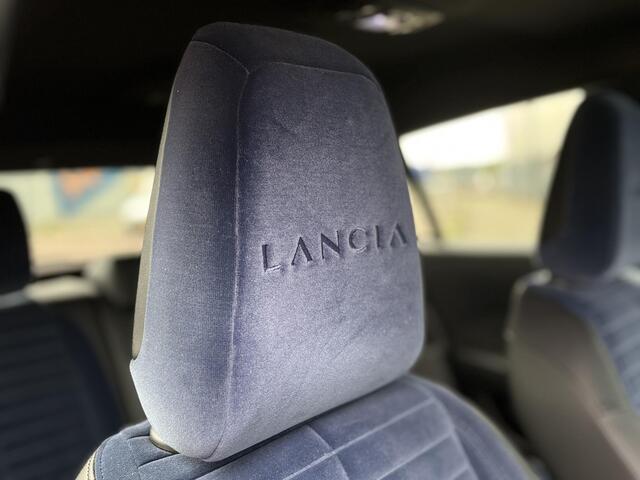 Lancia YPSILON Edizione Limitata Cassina Navigatie | Apple carplay/Andriod auto | Cruise control | Velours bekleding | Achteruitrij camera |
