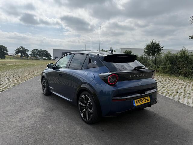 Lancia YPSILON 54 kWh | Demo | Voor + Achter Parkeercamera | Adaptive Cruisecontrol | S.A.L.A. Pro Met Navi |