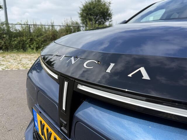 Lancia YPSILON 54 kWh | Demo | Voor + Achter Parkeercamera | Adaptive Cruisecontrol | S.A.L.A. Pro Met Navi |