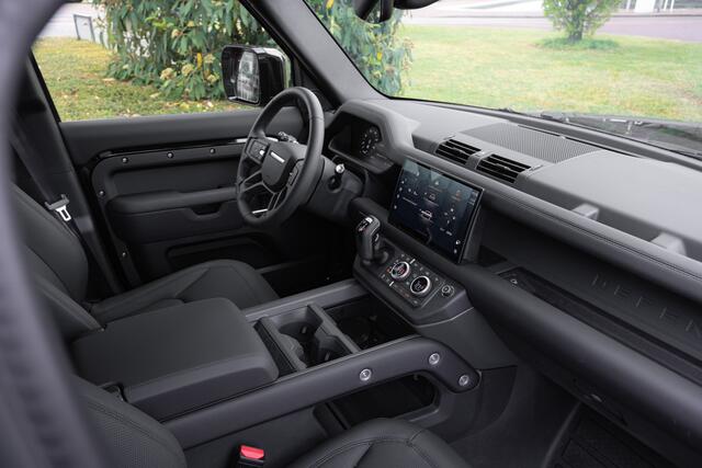 Land Rover DEFENDER 2.0 P300e 110 X-Dynamic HSE / Santorini Black / Ebony leather / Uitklapbare trekhaak