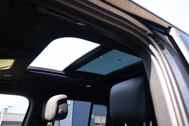 Land Rover DEFENDER 2.0 P300e 110 X-Dynamic HSE / Santorini Black / Ebony leather / Uitklapbare trekhaak