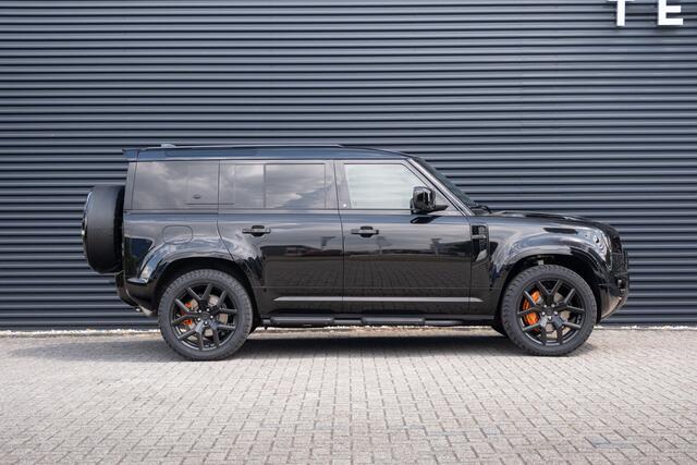 Land Rover DEFENDER 2.0 P300e 110 X-Dynamic HSE / Santorini Black / Ebony leather / Uitklapbare trekhaak