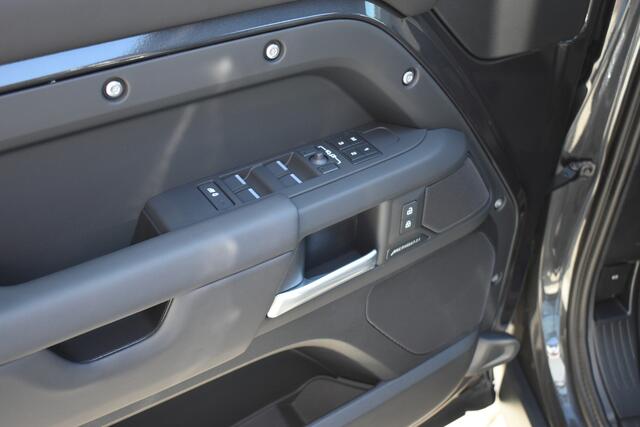 Land Rover DEFENDER 110 2.0 P300e 110 X-Dynamic HSE ¤86000 netto export price