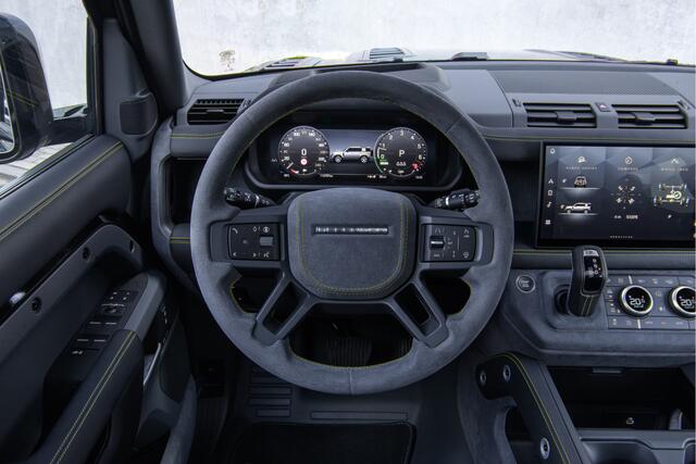 Land Rover DEFENDER 110 2.0 P300e 110 X-Dynamic HSE Urban Wide Track Ferrari Blue Swaters Paint & Full Custom Interior | Stoelverwarming | Stoelverkoeling | Stuurverwarming | Pano | HUD